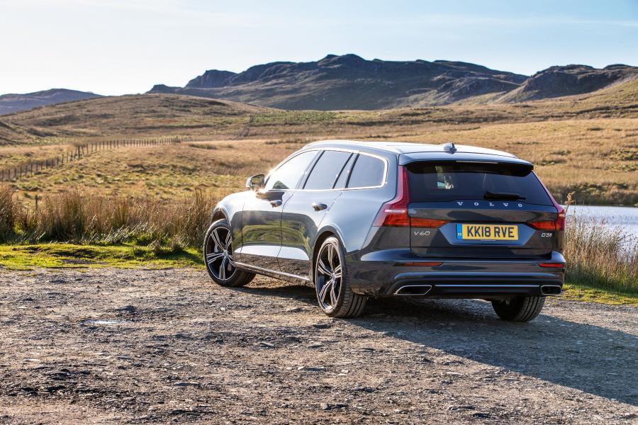 Volvo V60 D3 Inscription 2018 года  (UK) (фото 8 из 40)
